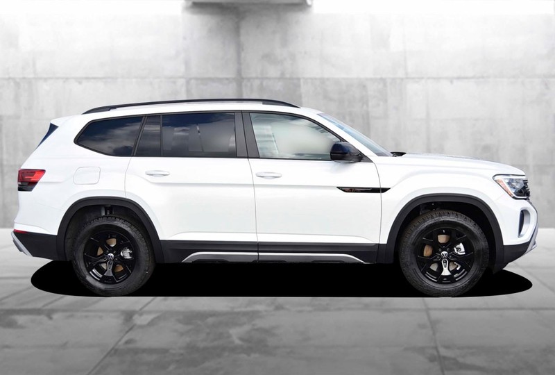 Volkswagen Atlas Vehicle Full-screen Gallery Image 5