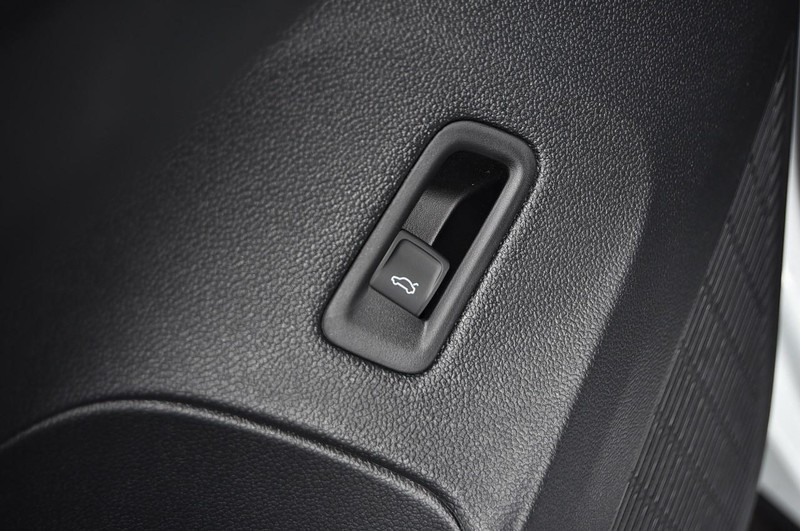 Volkswagen Atlas Vehicle Full-screen Gallery Image 9