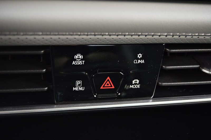 Volkswagen Atlas Vehicle Full-screen Gallery Image 15