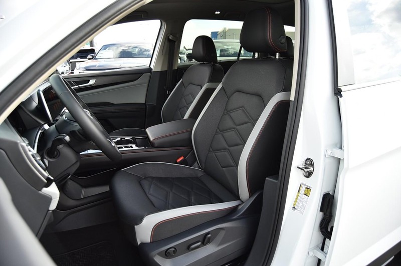 Volkswagen Atlas Vehicle Full-screen Gallery Image 19