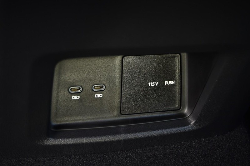 Volkswagen Atlas Vehicle Full-screen Gallery Image 24