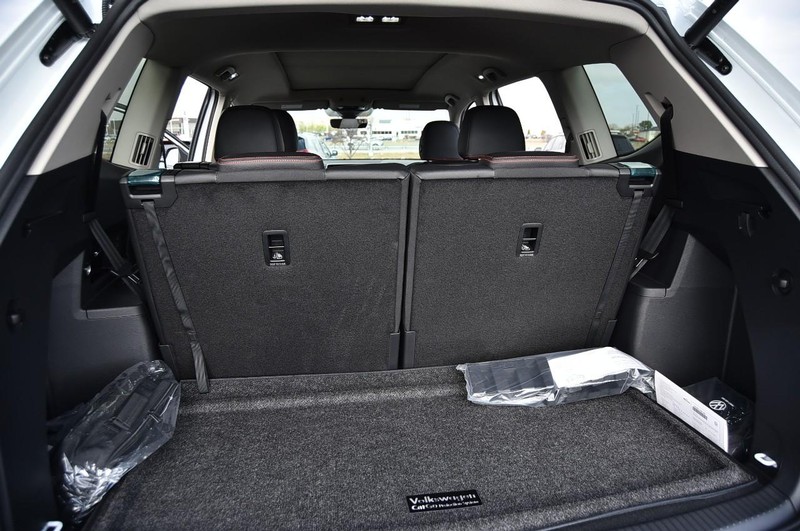 Volkswagen Atlas Vehicle Full-screen Gallery Image 26