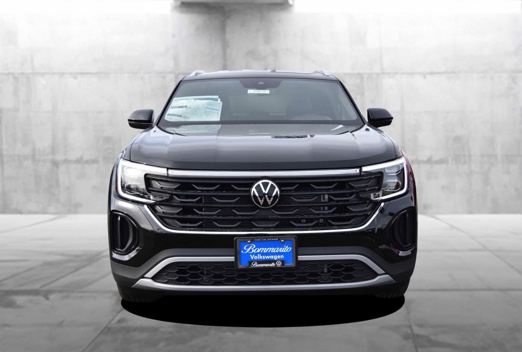 Volkswagen Atlas Cross Sport Vehicle Full-screen Gallery Image 4