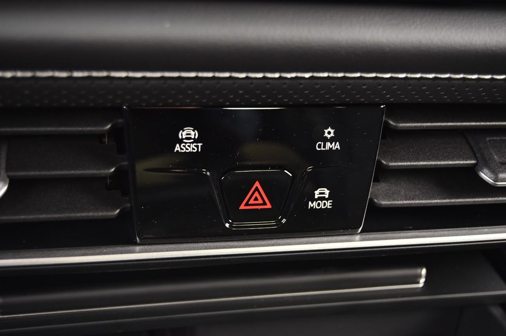 Volkswagen Atlas Cross Sport Vehicle Full-screen Gallery Image 14