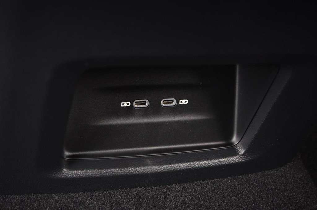 Volkswagen Atlas Cross Sport Vehicle Full-screen Gallery Image 22