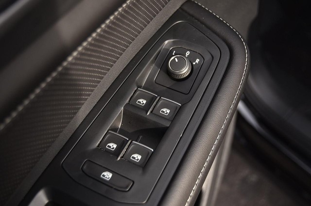 Volkswagen Atlas Cross Sport Vehicle Image 08