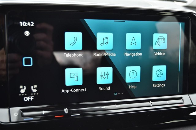 Volkswagen Atlas Cross Sport Vehicle Image 13