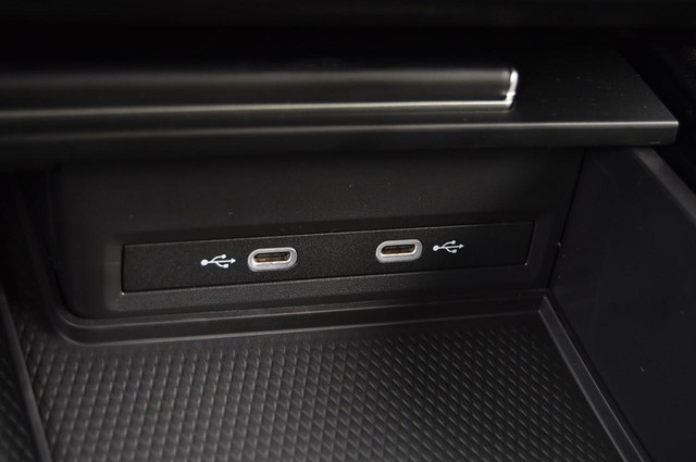 Volkswagen Atlas Cross Sport Vehicle Image 15