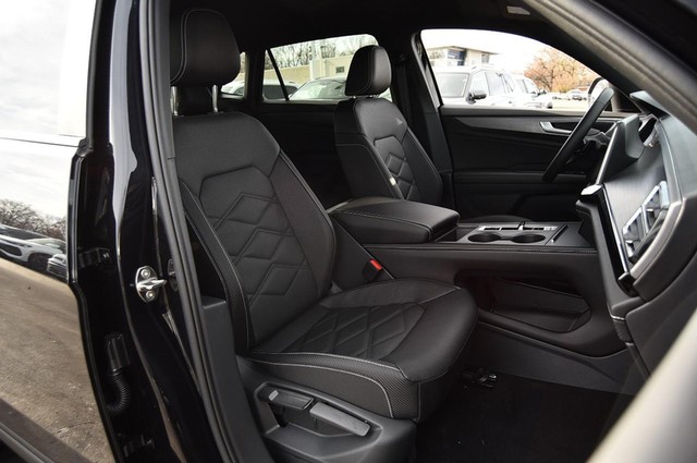 Volkswagen Atlas Cross Sport Vehicle Image 19