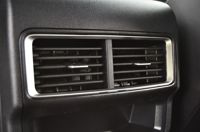 Volkswagen Atlas Cross Sport Vehicle Image 21