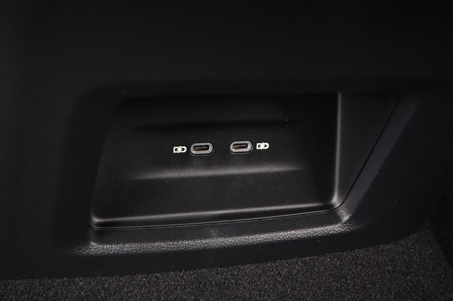 Volkswagen Atlas Cross Sport Vehicle Image 22