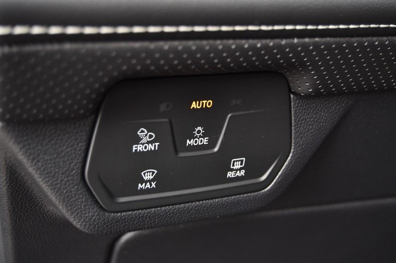 Volkswagen Atlas Cross Sport Vehicle Image 10