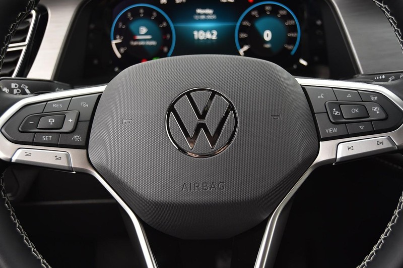 Volkswagen Atlas Cross Sport Vehicle Image 17