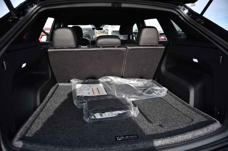 Volkswagen Atlas Cross Sport Vehicle Image 23