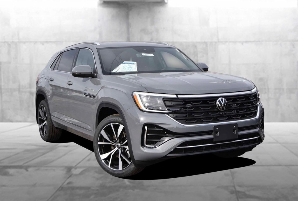 Volkswagen Atlas Cross Sport Vehicle Full-screen Gallery Image 2