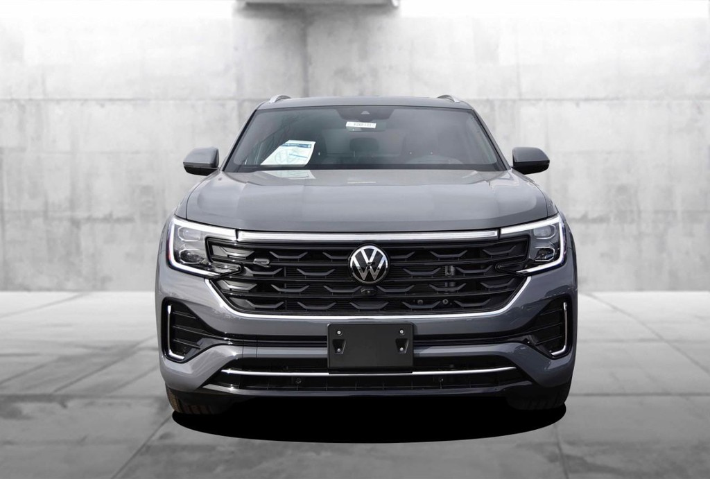 Volkswagen Atlas Cross Sport Vehicle Full-screen Gallery Image 4