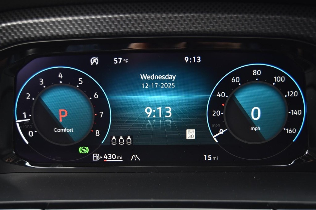 Volkswagen Atlas Cross Sport Vehicle Full-screen Gallery Image 12