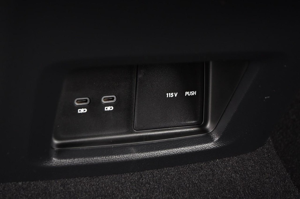 Volkswagen Atlas Cross Sport Vehicle Full-screen Gallery Image 24