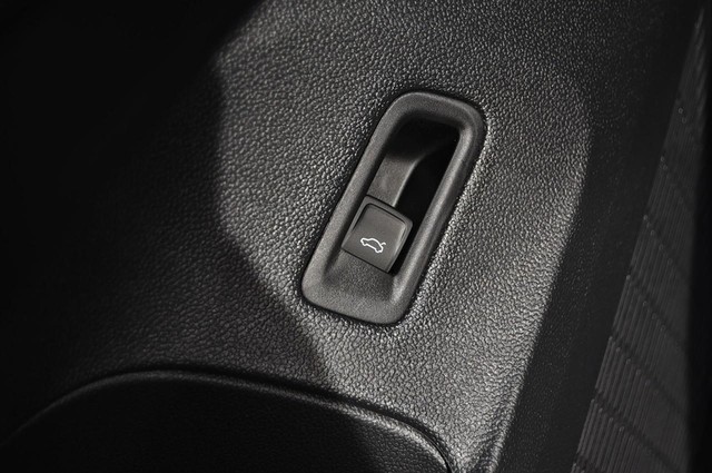 Volkswagen Atlas Cross Sport Vehicle Image 09