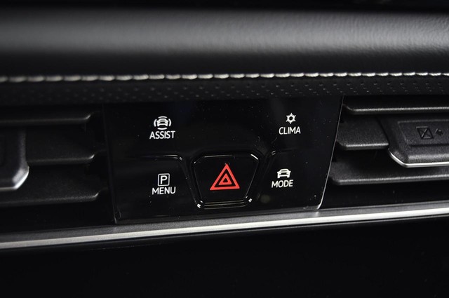 Volkswagen Atlas Cross Sport Vehicle Image 15