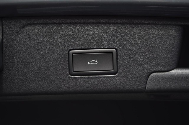 Volkswagen Atlas Cross Sport Vehicle Image 26