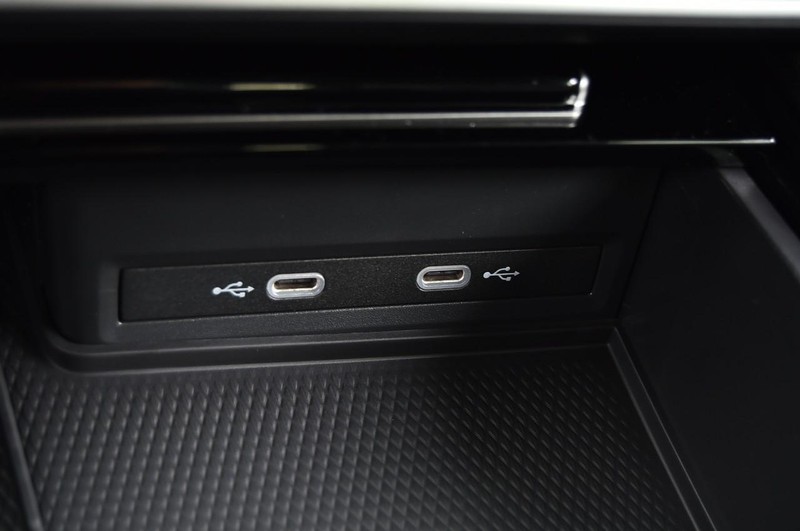 Volkswagen Atlas Cross Sport Vehicle Image 16