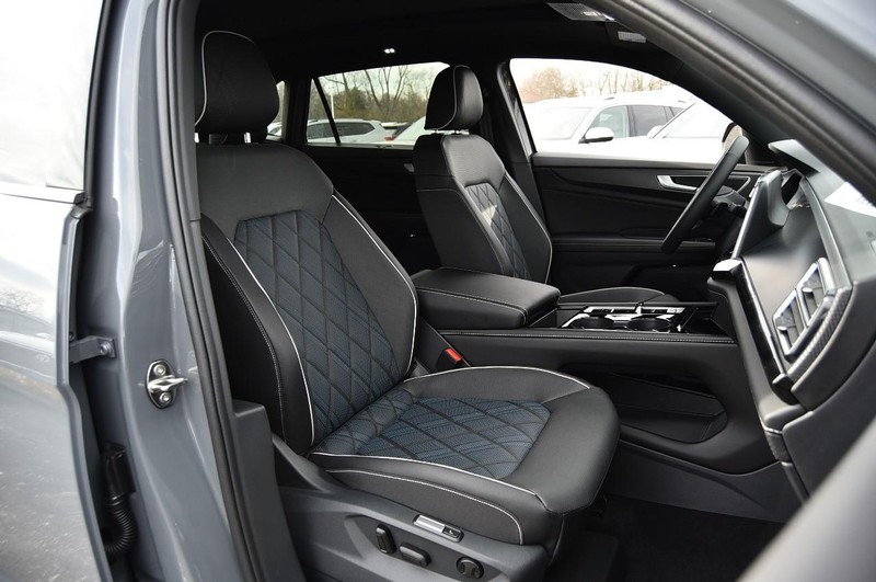 Volkswagen Atlas Cross Sport Vehicle Image 20