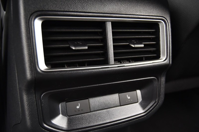 Volkswagen Atlas Cross Sport Vehicle Image 23