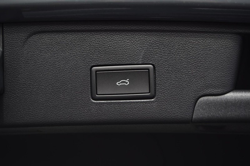 Volkswagen Atlas Cross Sport Vehicle Image 26