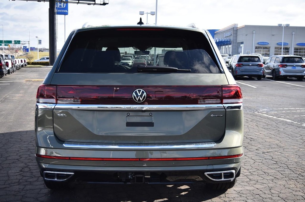 Volkswagen Atlas Vehicle Full-screen Gallery Image 6