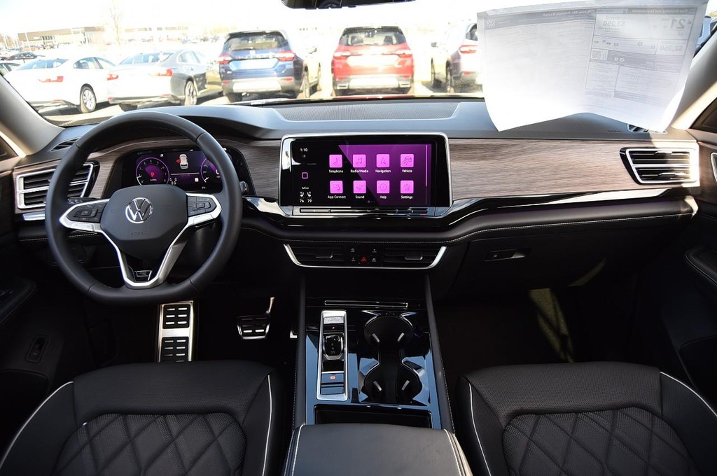 Volkswagen Atlas Vehicle Full-screen Gallery Image 7