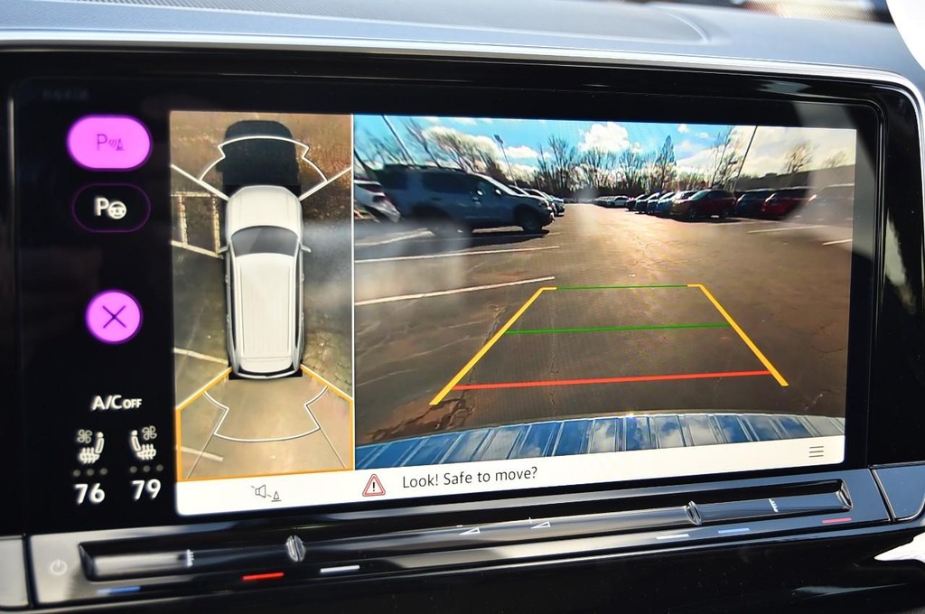 Volkswagen Atlas Vehicle Full-screen Gallery Image 13