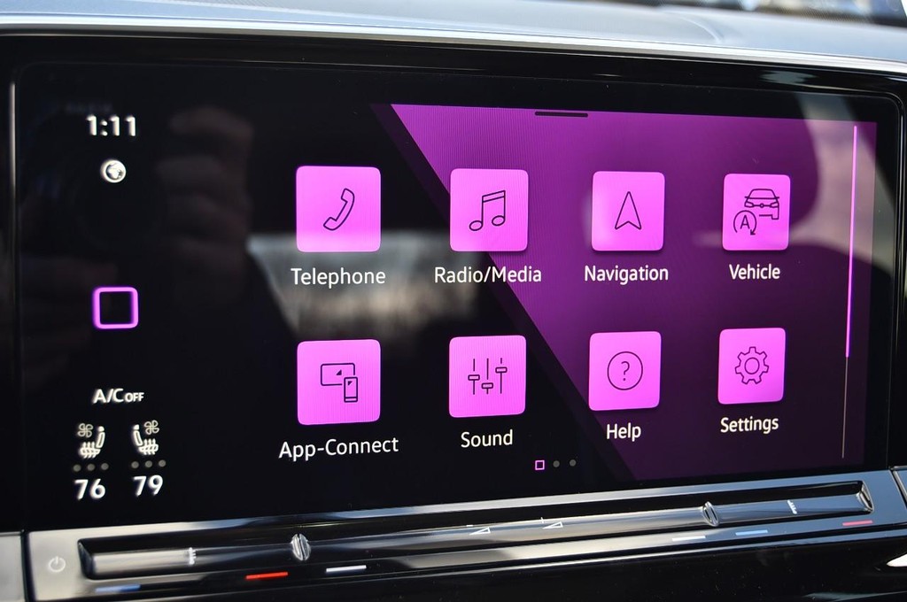 Volkswagen Atlas Vehicle Full-screen Gallery Image 14