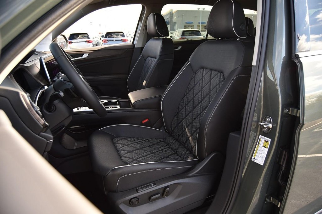 Volkswagen Atlas Vehicle Full-screen Gallery Image 19