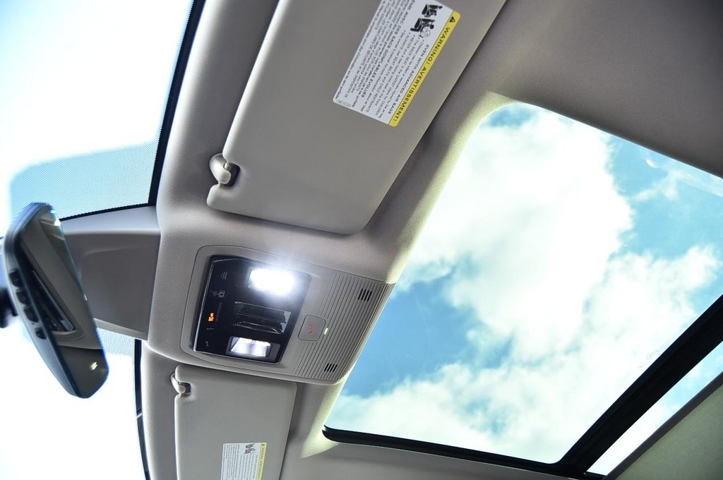 Volkswagen Atlas Vehicle Full-screen Gallery Image 21