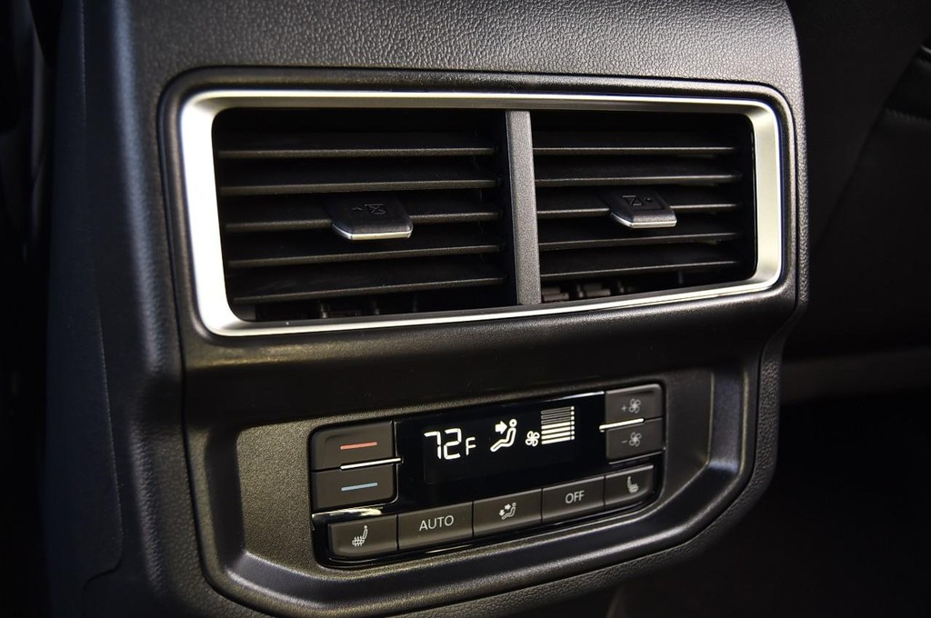 Volkswagen Atlas Vehicle Full-screen Gallery Image 23