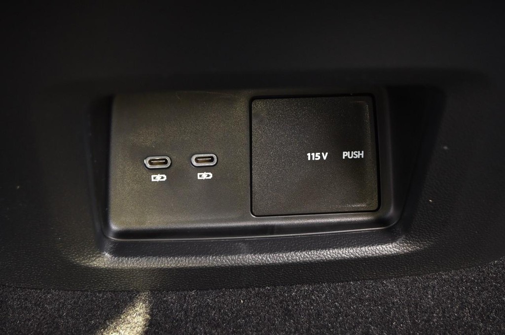 Volkswagen Atlas Vehicle Full-screen Gallery Image 24