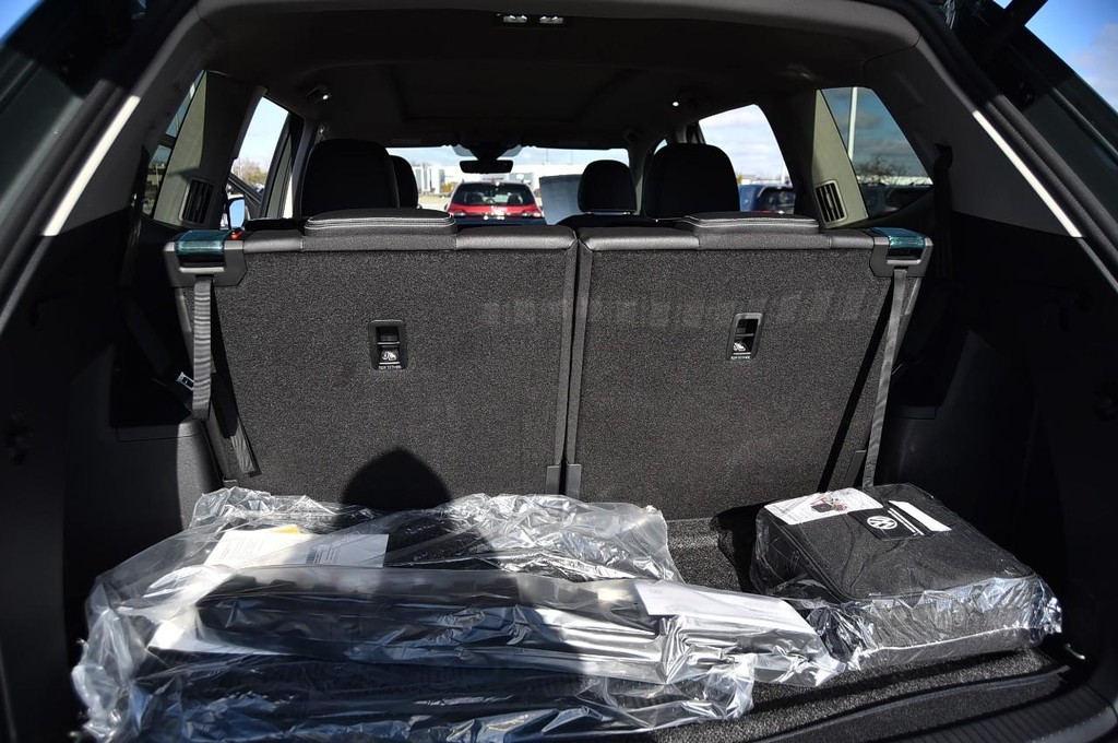 Volkswagen Atlas Vehicle Full-screen Gallery Image 26