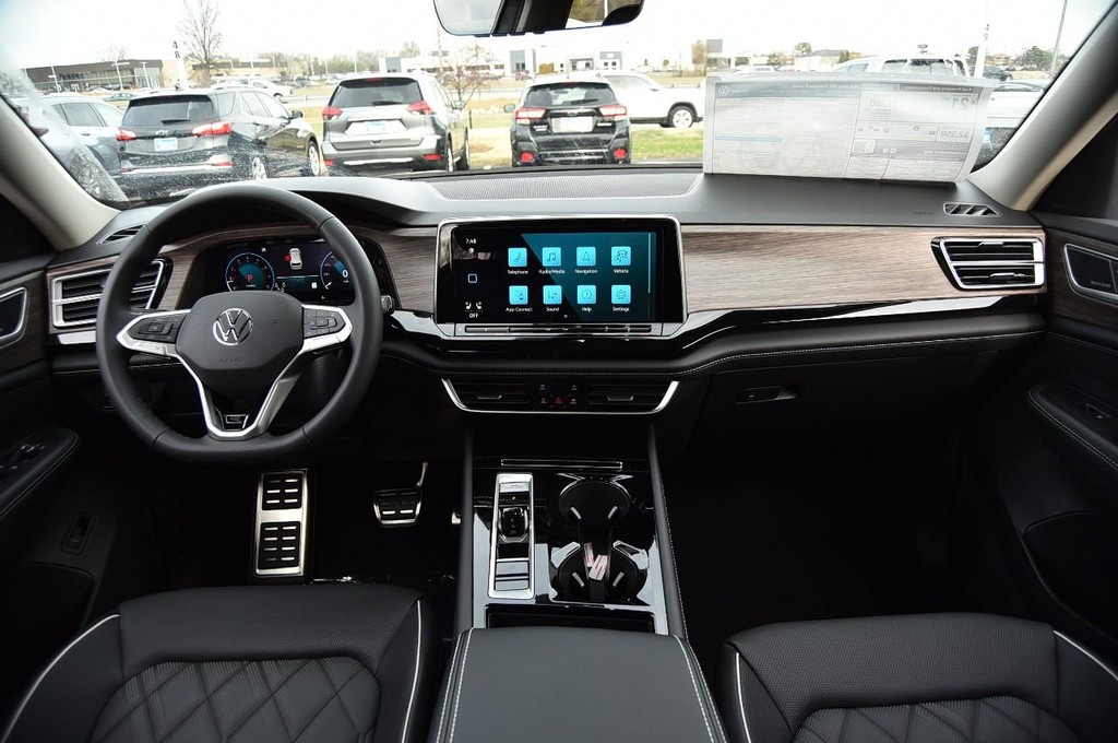 Volkswagen Atlas Vehicle Full-screen Gallery Image 7