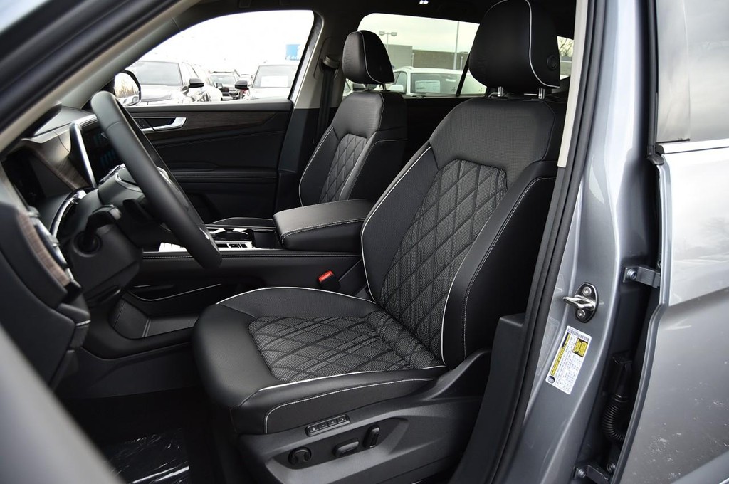 Volkswagen Atlas Vehicle Full-screen Gallery Image 19