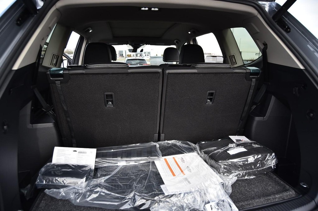 Volkswagen Atlas Vehicle Full-screen Gallery Image 26