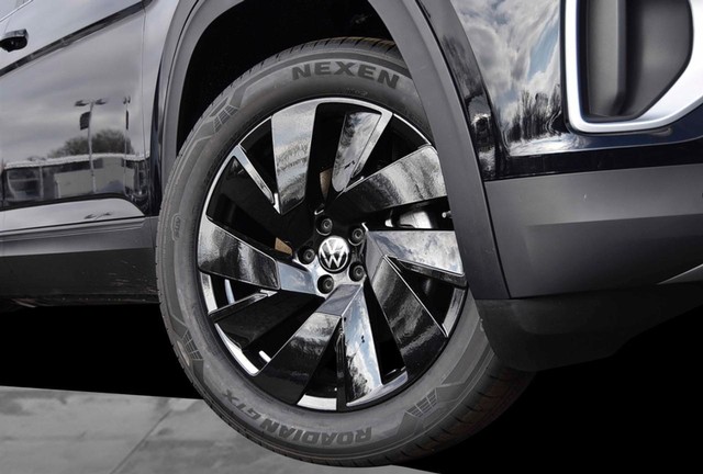 Volkswagen Atlas Vehicle Image 03