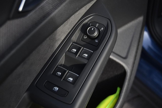 Volkswagen Golf GTI Vehicle Image 08