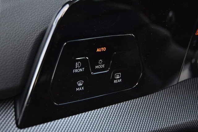 Volkswagen Golf GTI Vehicle Image 10