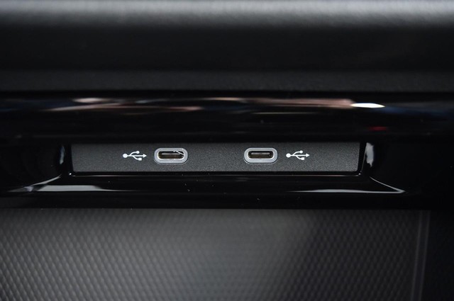 Volkswagen Golf GTI Vehicle Image 16