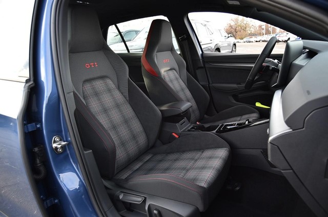 Volkswagen Golf GTI Vehicle Image 20