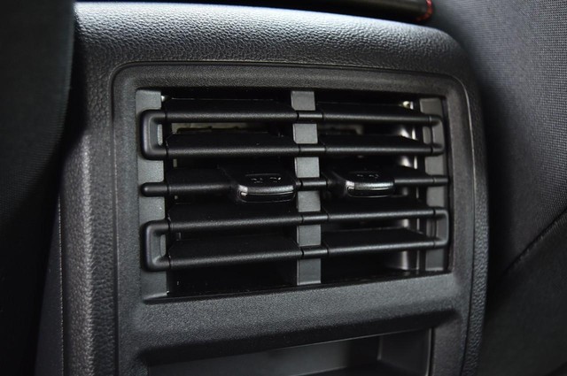 Volkswagen Golf GTI Vehicle Image 22