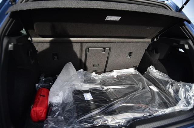 Volkswagen Golf GTI Vehicle Image 24