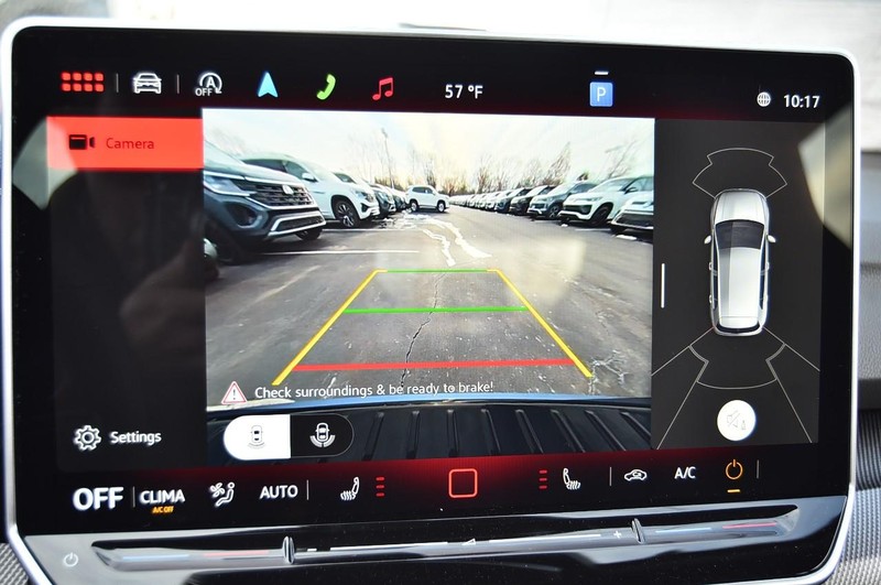 Volkswagen Golf GTI Vehicle Image 12