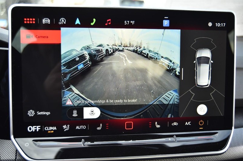 Volkswagen Golf GTI Vehicle Image 13